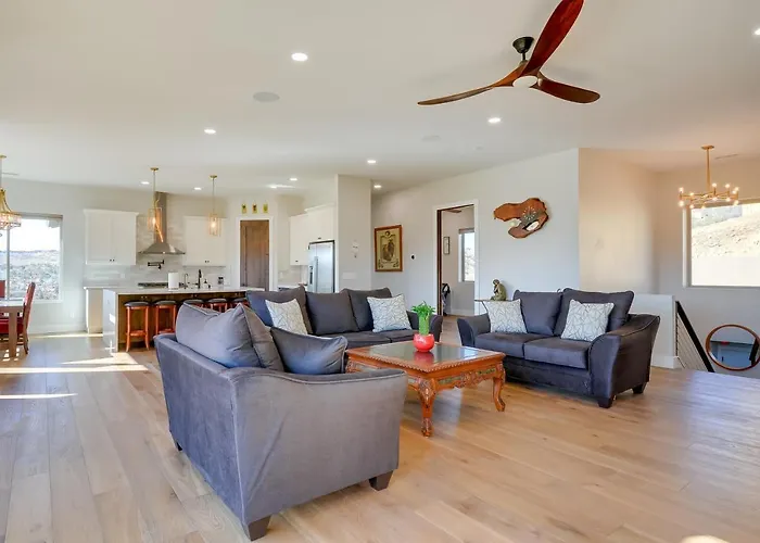 Holiday home Mtn-view Gem W/ Game & Fire Pit In Prescott!