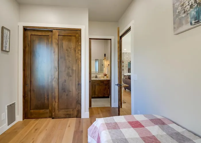 Holiday home Mtn-view Gem W/ Game & Fire Pit In Prescott! *